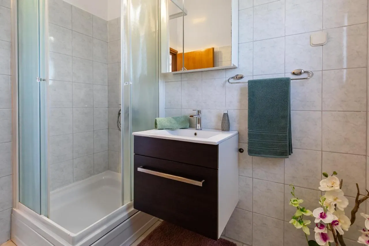 Apartments Anica - Vlasici Island Pag
